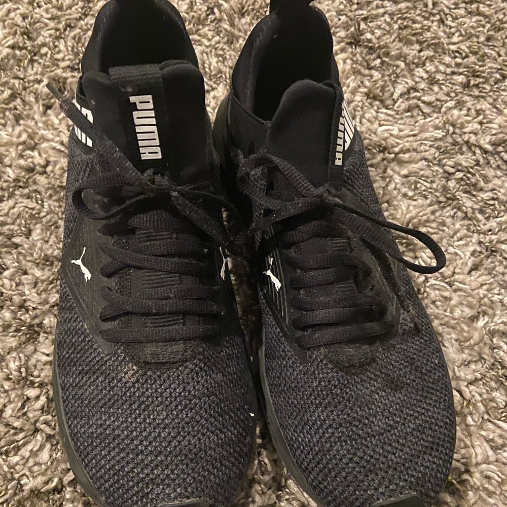 Puma slightly worn sneakers 8.5